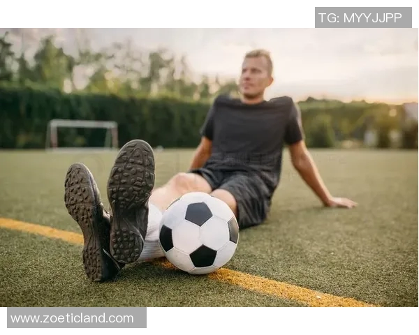 足球明星在家生活揭秘：训练之外的休闲时光与家庭温馨瞬间